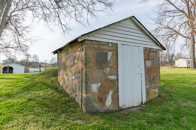 317 N Main St, Cornersville, TN 37047