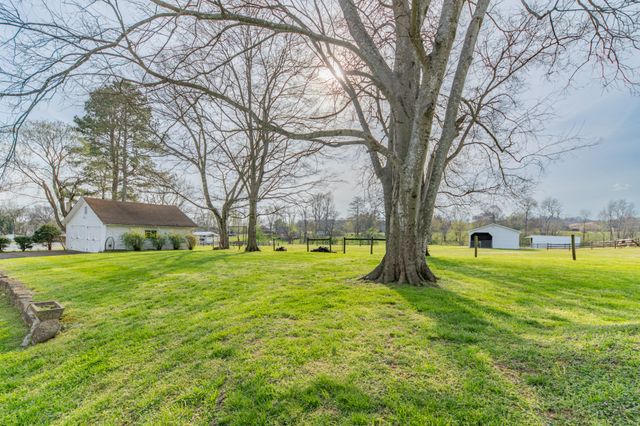 317 N Main St, Cornersville, TN 37047