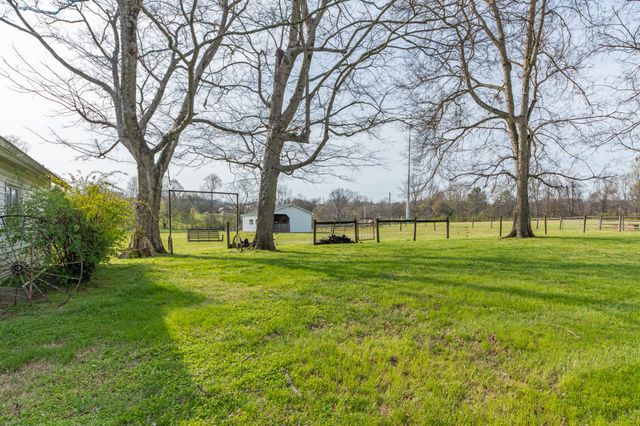 317 N Main St, Cornersville, TN 37047