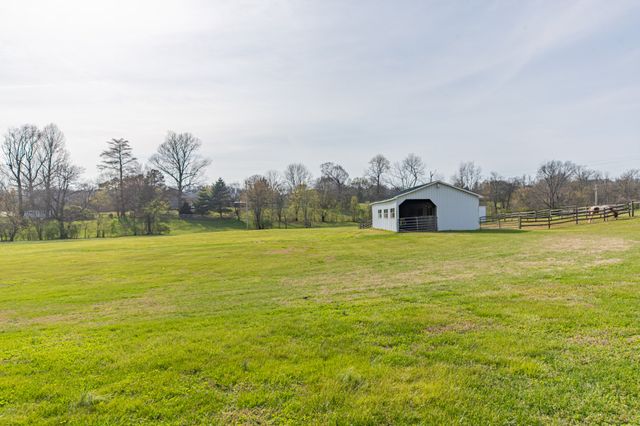 317 N Main St, Cornersville, TN 37047