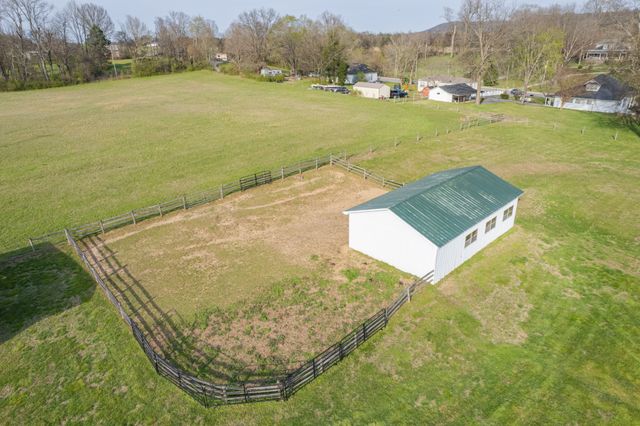 317 N Main St, Cornersville, TN 37047
