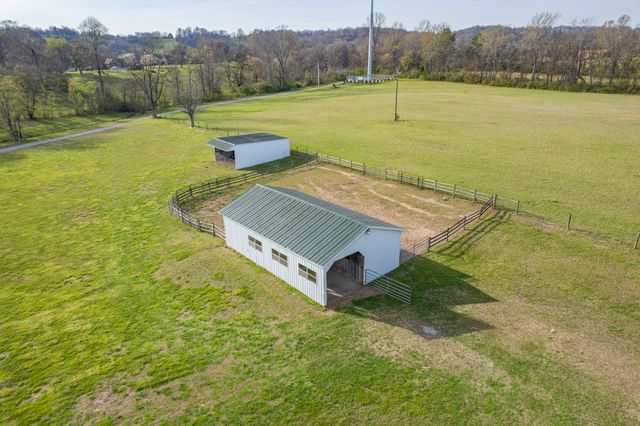 317 N Main St, Cornersville, TN 37047