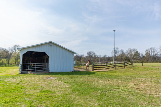 317 N Main St, Cornersville, TN 37047