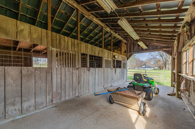 317 N Main St, Cornersville, TN 37047