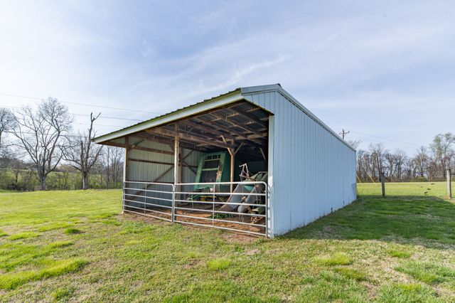 317 N Main St, Cornersville, TN 37047