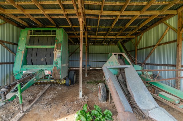 317 N Main St, Cornersville, TN 37047