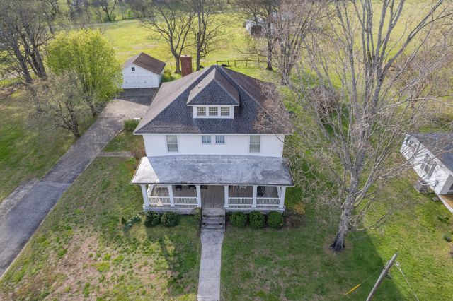 317 N Main St, Cornersville, TN 37047