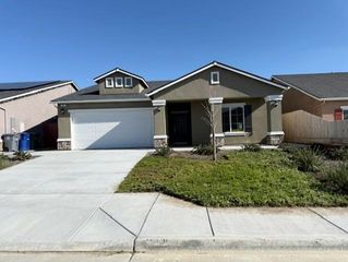 929 Grangeville Avenue, Avenal, CA 93204