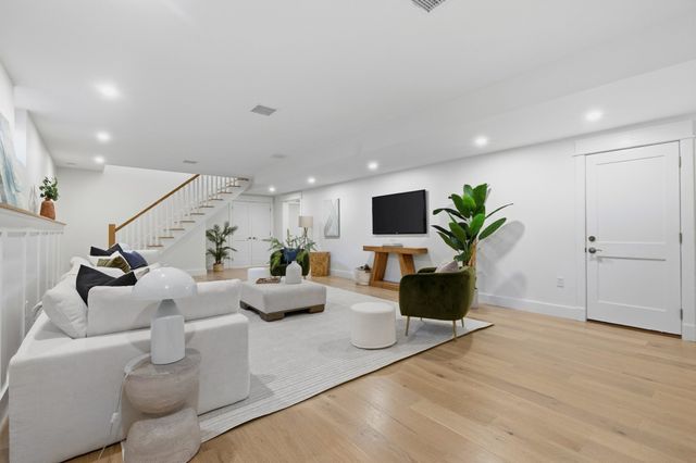 2 Atherton Rd, Winchester, MA 01890