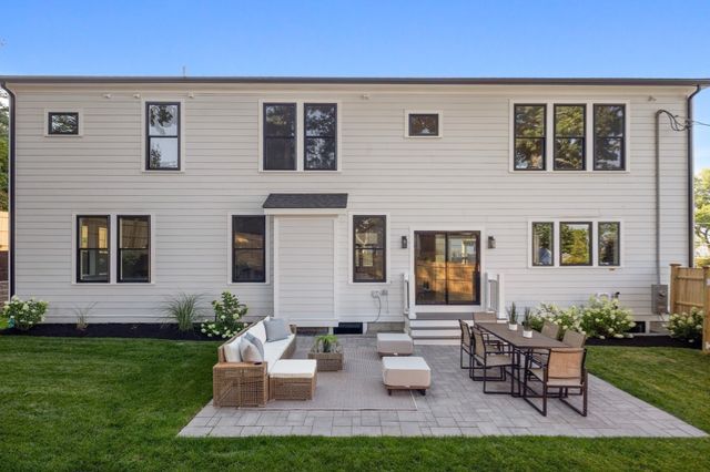 2 Atherton Rd, Winchester, MA 01890