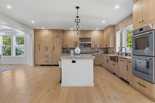 2 Atherton Rd, Winchester, MA 01890
