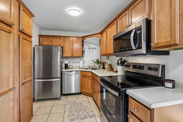4376 S 84th STREET, Greenfield, WI 53228