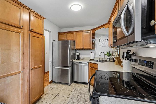 4376 S 84th STREET, Greenfield, WI 53228