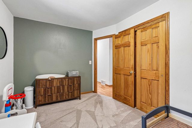 4376 S 84th STREET, Greenfield, WI 53228