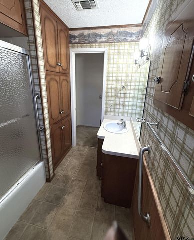 212 College St, Roxton, TX 75477