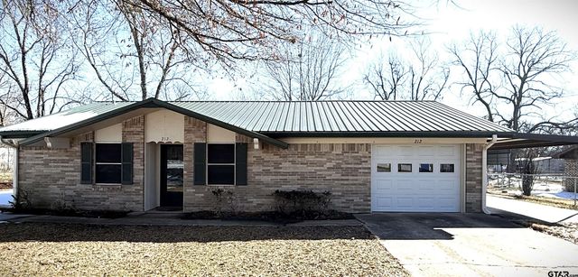 212 College St, Roxton, TX 75477