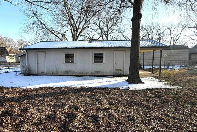 212 College St, Roxton, TX 75477