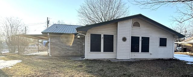 212 College St, Roxton, TX 75477