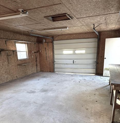 212 College St, Roxton, TX 75477