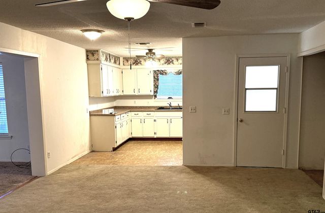 212 College St, Roxton, TX 75477