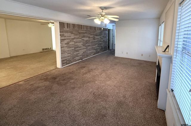 212 College St, Roxton, TX 75477