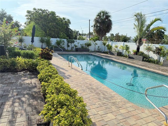 440 50TH AVENUE N, St Petersburg, FL 33703