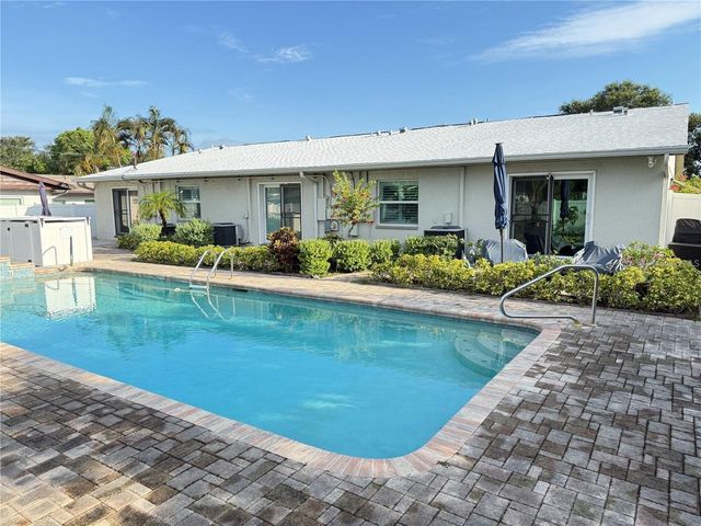 440 50TH AVENUE N, St Petersburg, FL 33703