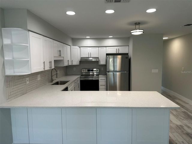 440 50TH AVENUE N, St Petersburg, FL 33703