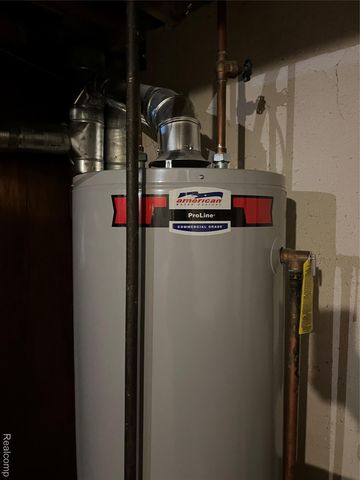 33626 Hiveley Street, Westland, MI 48186