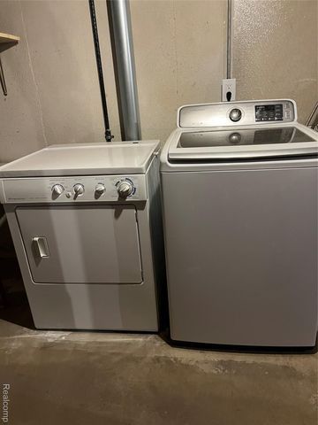 33626 Hiveley Street, Westland, MI 48186