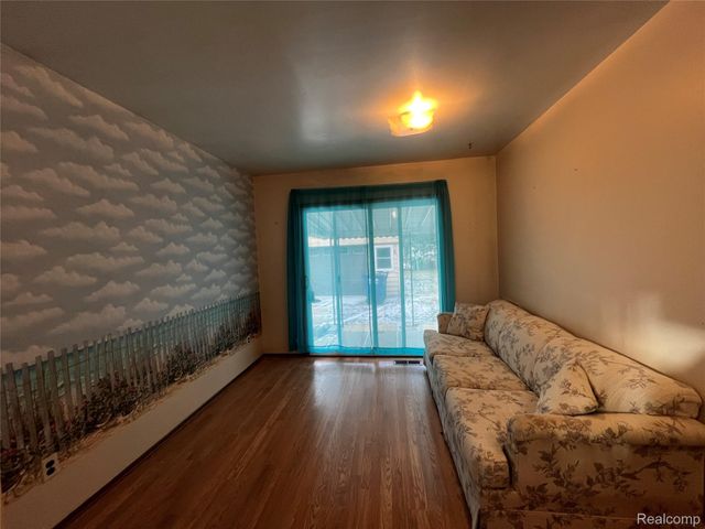 33626 Hiveley Street, Westland, MI 48186