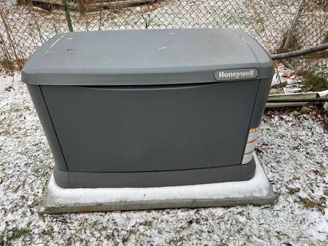 33626 Hiveley Street, Westland, MI 48186