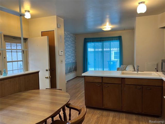 33626 Hiveley Street, Westland, MI 48186