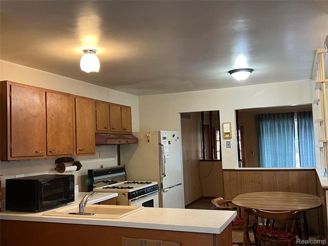 33626 Hiveley Street, Westland, MI 48186