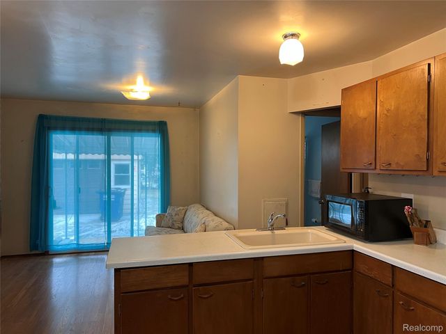 33626 Hiveley Street, Westland, MI 48186