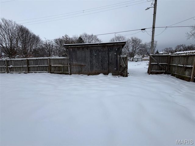 120 Gillespie, Wilsonville, IL 62093