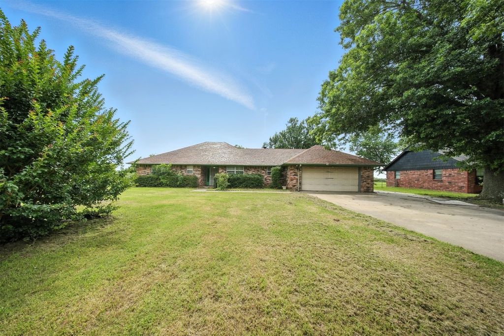18 Clark Circle, Shawnee, OK 74804