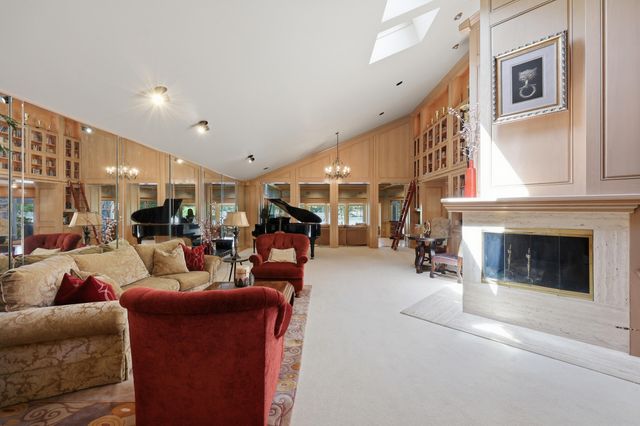 2132 Island Drive, Lexington, KY 40502