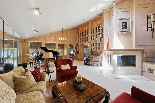 2132 Island Drive, Lexington, KY 40502