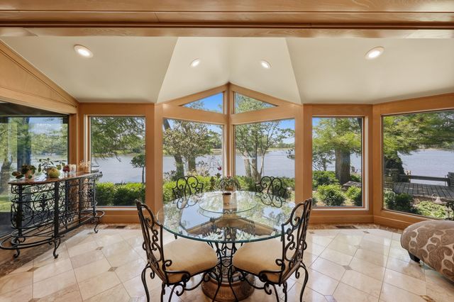 2132 Island Drive, Lexington, KY 40502