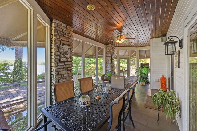 2132 Island Drive, Lexington, KY 40502
