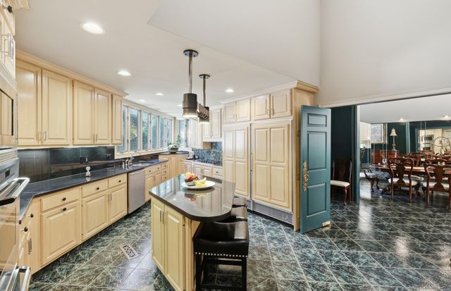 2132 Island Drive, Lexington, KY 40502