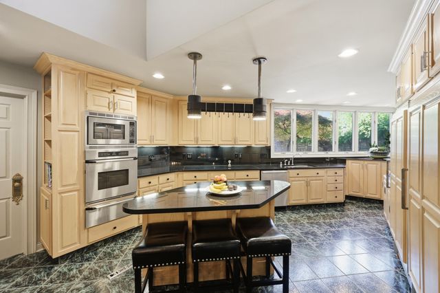 2132 Island Drive, Lexington, KY 40502