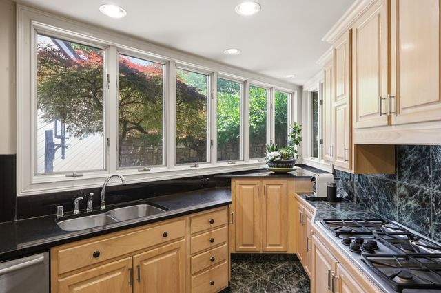 2132 Island Drive, Lexington, KY 40502