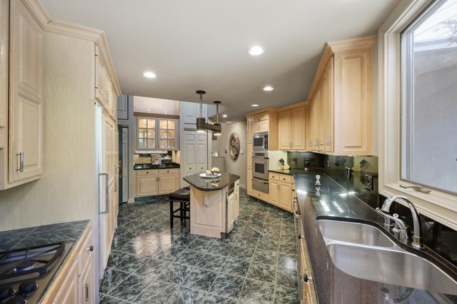 2132 Island Drive, Lexington, KY 40502