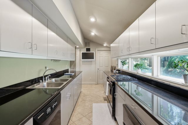 2132 Island Drive, Lexington, KY 40502