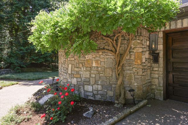 2132 Island Drive, Lexington, KY 40502