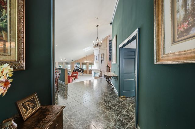 2132 Island Drive, Lexington, KY 40502