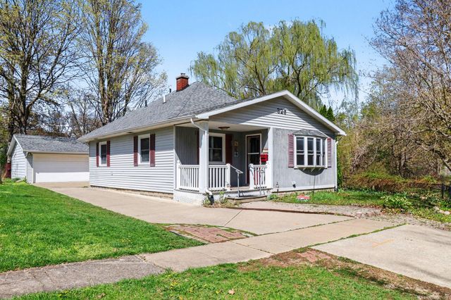 326 W Chart Street, Plainwell City, MI 49080