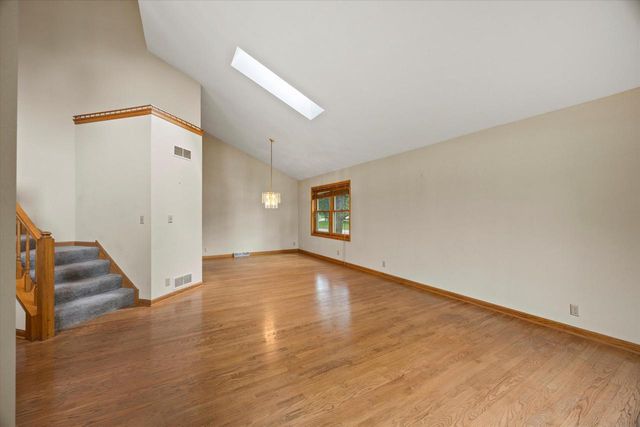 3562 W Jerelin DRIVE, Franklin, WI 53132